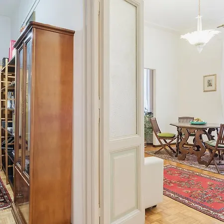 Flower's Market - Charme Holidays